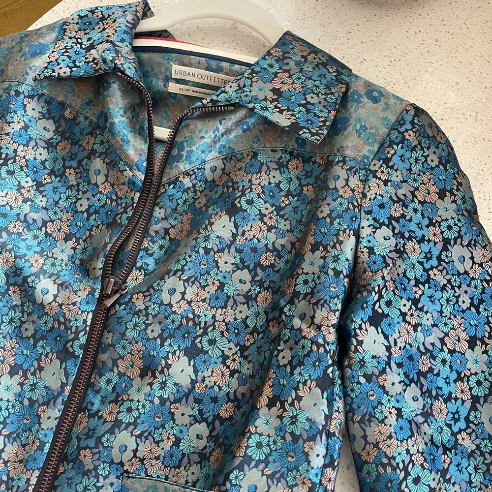 URBAN OUTFITTER vintage two piece floral silk set (skirt + jacket)